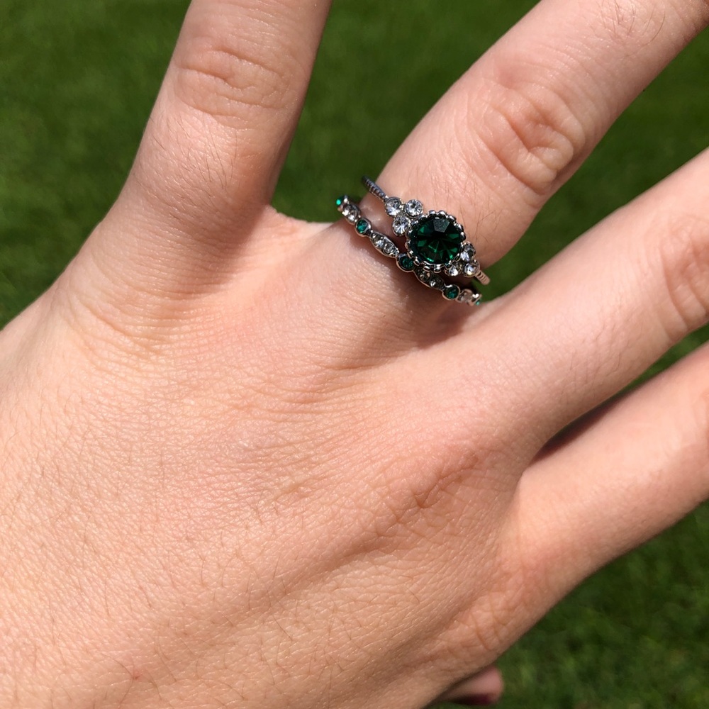 Fashionably 2pc Silver and emerald ring - Picture 4 of 4